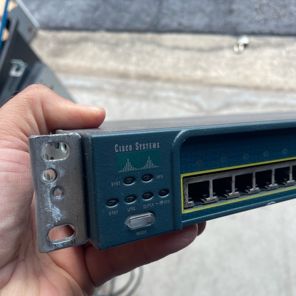 Cisco Catalyst 2950Port Managed Network Switch - Picture 3 of 9